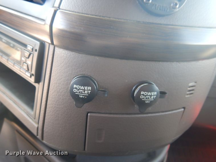 image for item GE9393 2012 Volvo VN semi truck