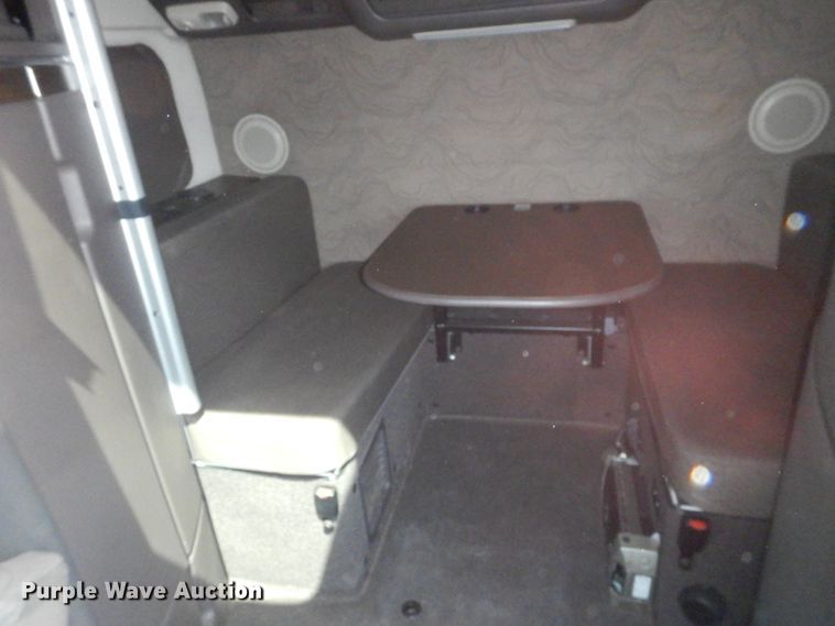 image for item GE9393 2012 Volvo VN semi truck