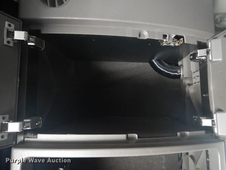 image for item GE9393 2012 Volvo VN semi truck