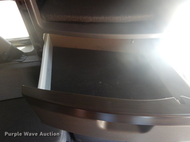 image for item GE9393 2012 Volvo VN semi truck