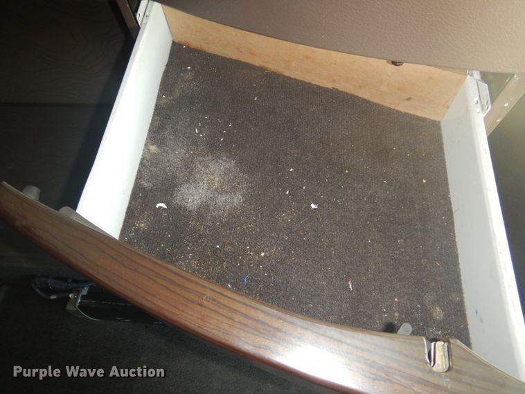 image for item GE9393 2012 Volvo VN semi truck