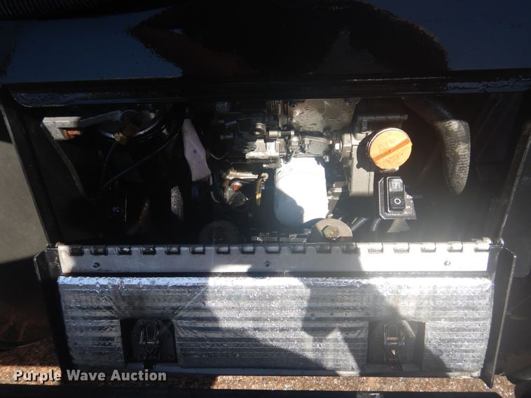 image for item GE9393 2012 Volvo VN semi truck