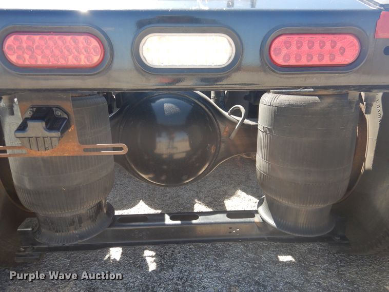 image for item GE9393 2012 Volvo VN semi truck