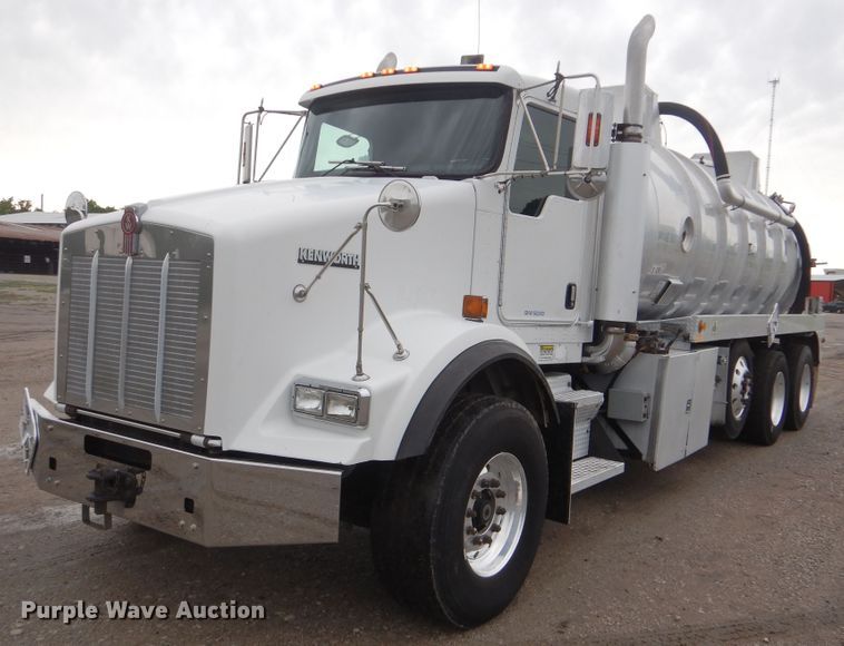 image for item GF9210 2006 Kenworth T800  tank truck