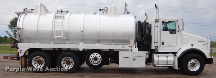 image for item GF9210 2006 Kenworth T800  tank truck