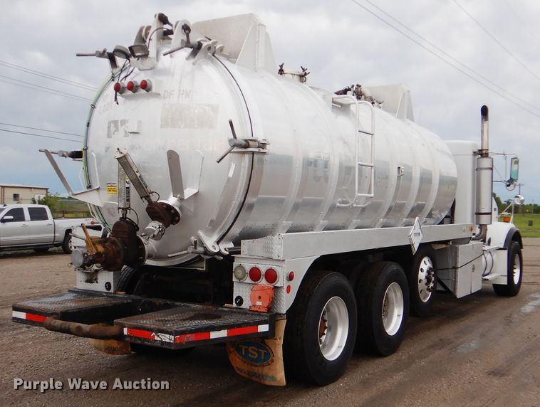 image for item GF9210 2006 Kenworth T800  tank truck