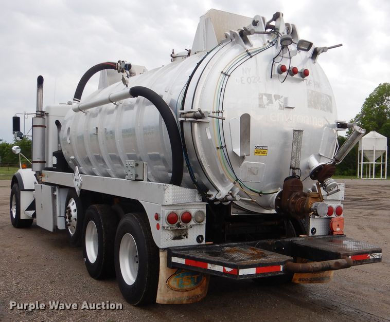 image for item GF9210 2006 Kenworth T800  tank truck