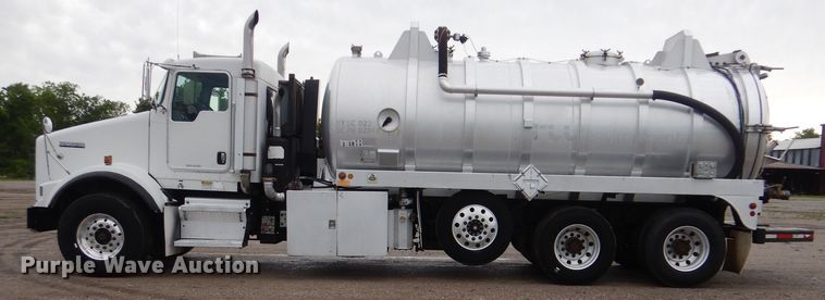 image for item GF9210 2006 Kenworth T800  tank truck