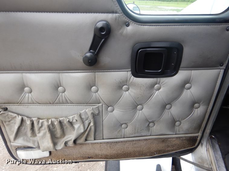 image for item GF9210 2006 Kenworth T800  tank truck