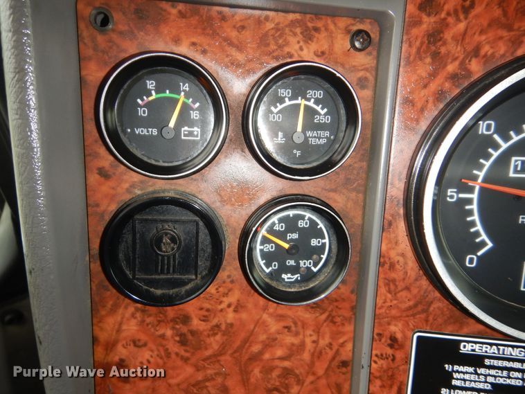 image for item GF9210 2006 Kenworth T800  tank truck