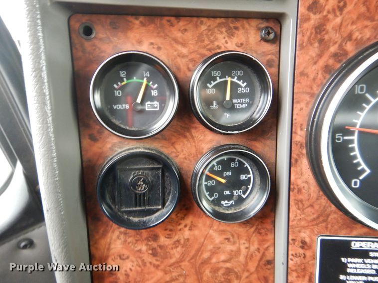 image for item GF9210 2006 Kenworth T800  tank truck