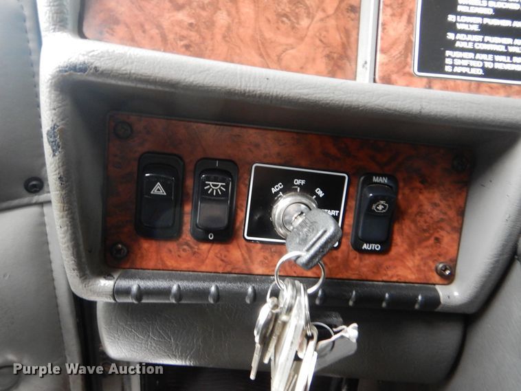 image for item GF9210 2006 Kenworth T800  tank truck