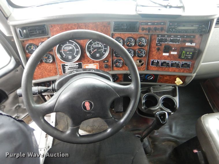 image for item GF9210 2006 Kenworth T800  tank truck