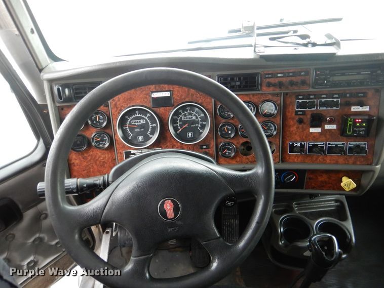 image for item GF9210 2006 Kenworth T800  tank truck