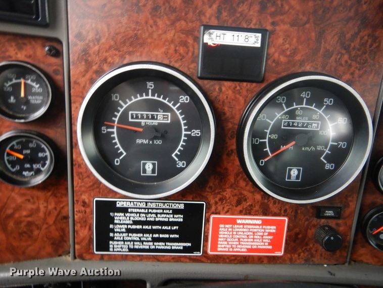 image for item GF9210 2006 Kenworth T800  tank truck