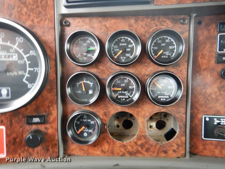 image for item GF9210 2006 Kenworth T800  tank truck