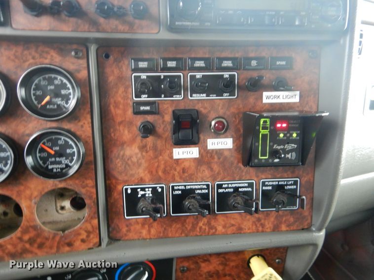 image for item GF9210 2006 Kenworth T800  tank truck