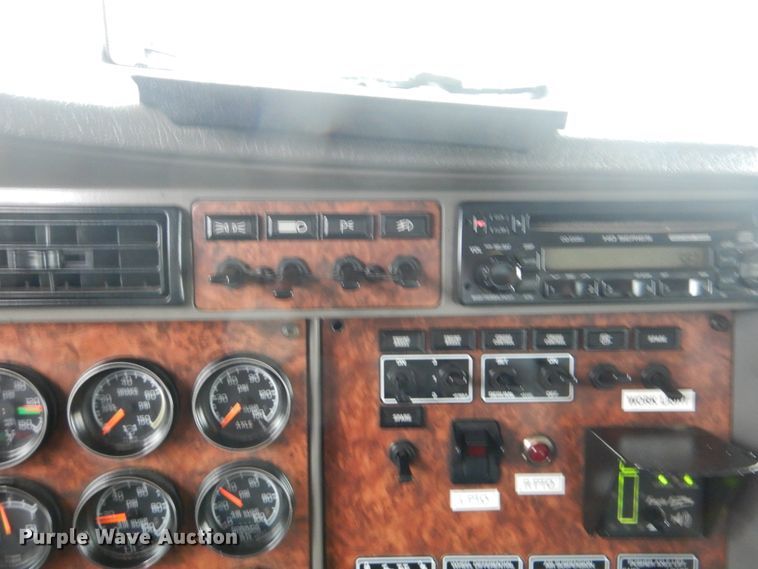 image for item GF9210 2006 Kenworth T800  tank truck