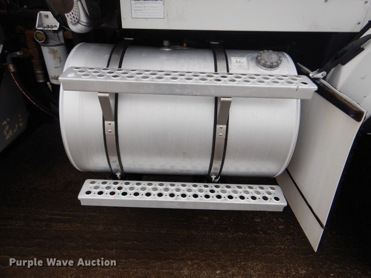 image for item GF9210 2006 Kenworth T800  tank truck