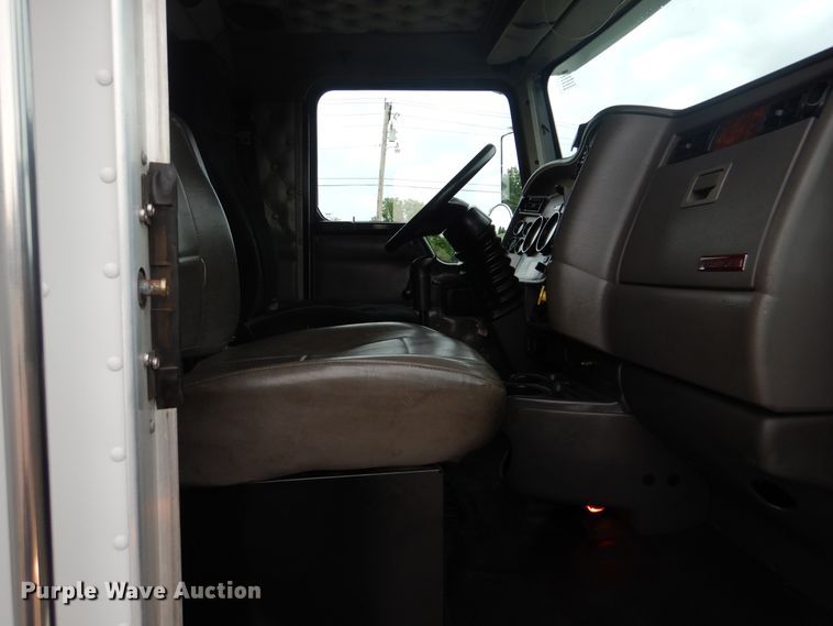 image for item GF9210 2006 Kenworth T800  tank truck