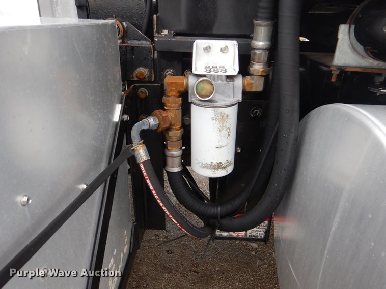 image for item GF9210 2006 Kenworth T800  tank truck