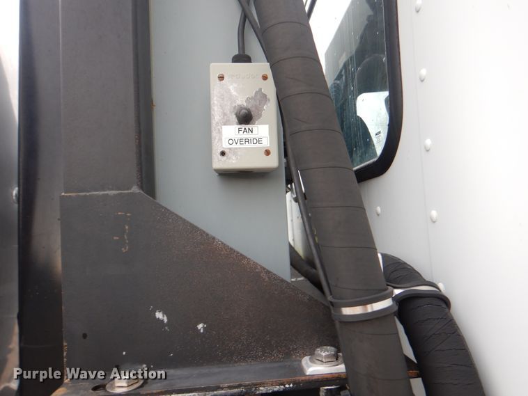 image for item GF9210 2006 Kenworth T800  tank truck