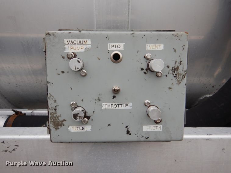 image for item GF9210 2006 Kenworth T800  tank truck