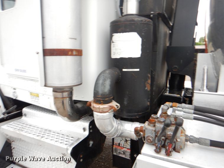 image for item GF9210 2006 Kenworth T800  tank truck