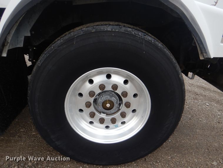 image for item GF9210 2006 Kenworth T800  tank truck