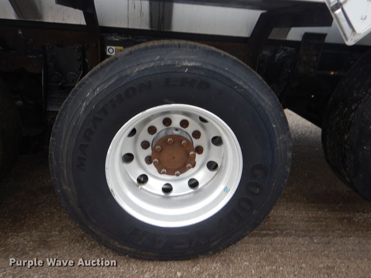 image for item GF9210 2006 Kenworth T800  tank truck