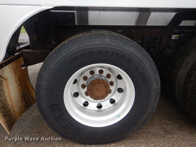 image for item GF9210 2006 Kenworth T800  tank truck