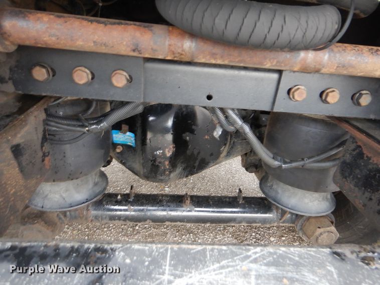 image for item GF9210 2006 Kenworth T800  tank truck