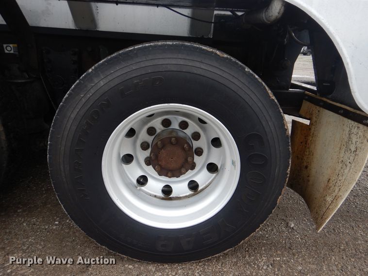 image for item GF9210 2006 Kenworth T800  tank truck