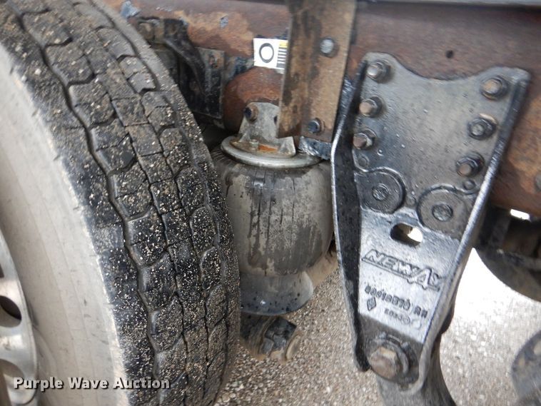 image for item GF9210 2006 Kenworth T800  tank truck