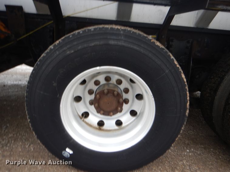 image for item GF9210 2006 Kenworth T800  tank truck