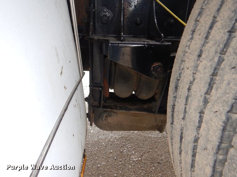 image for item GF9210 2006 Kenworth T800  tank truck