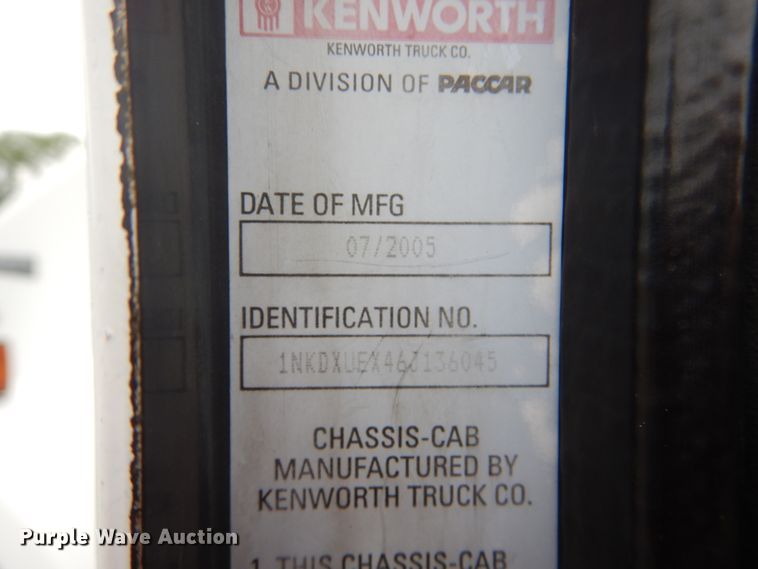image for item GF9210 2006 Kenworth T800  tank truck