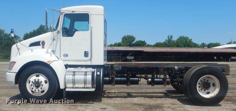 image for item GF9220 2012 Kenworth T370  truck cab and chassis