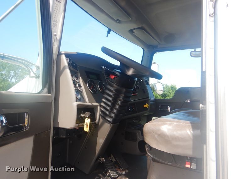 image for item GF9220 2012 Kenworth T370  truck cab and chassis