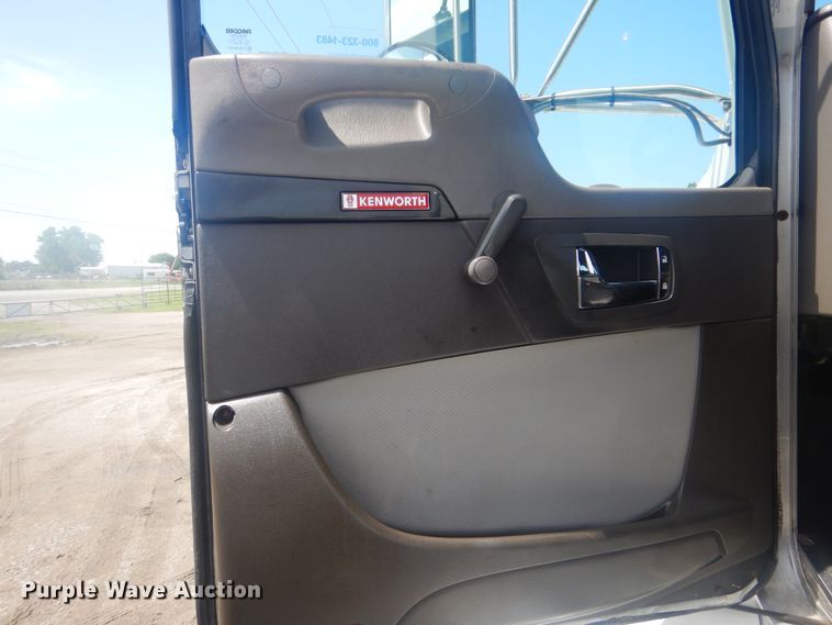 image for item GF9220 2012 Kenworth T370  truck cab and chassis