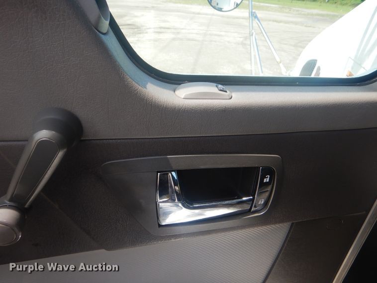 image for item GF9220 2012 Kenworth T370  truck cab and chassis