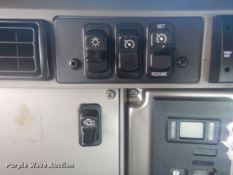 image for item GF9220 2012 Kenworth T370  truck cab and chassis