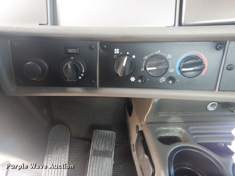 image for item GF9220 2012 Kenworth T370  truck cab and chassis