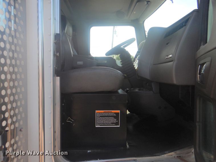 image for item GF9220 2012 Kenworth T370  truck cab and chassis