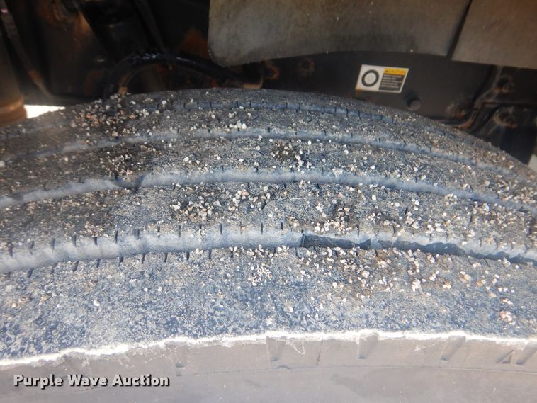 image for item GF9220 2012 Kenworth T370  truck cab and chassis