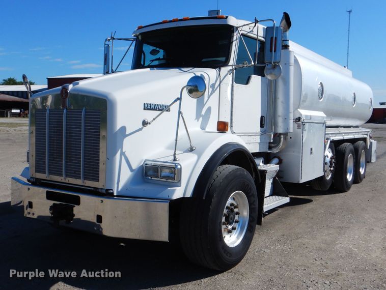image for item GF9227 2006 Kenworth T802  fuel truck