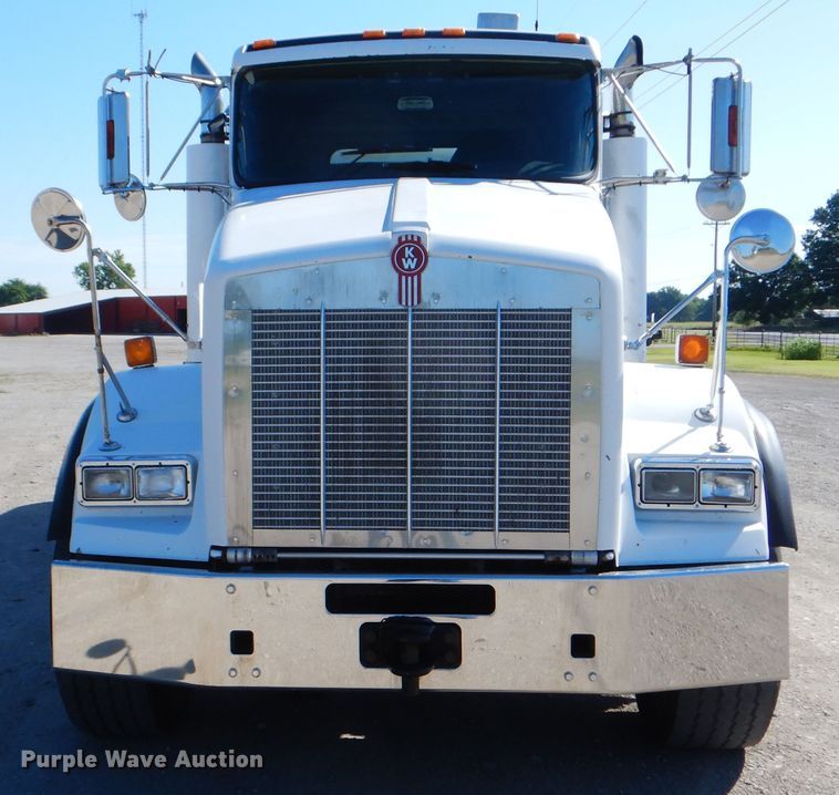 image for item GF9227 2006 Kenworth T802  fuel truck