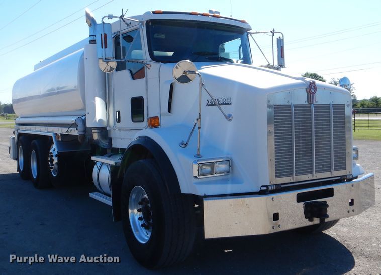 image for item GF9227 2006 Kenworth T802  fuel truck