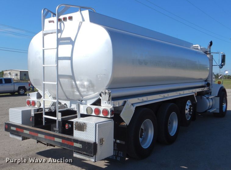 image for item GF9227 2006 Kenworth T802  fuel truck