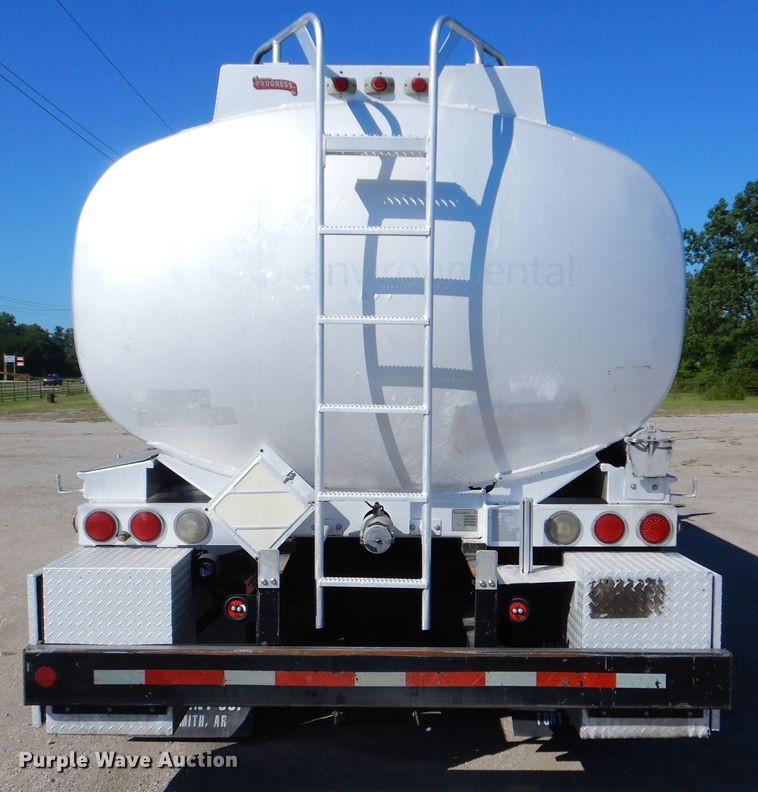 image for item GF9227 2006 Kenworth T802  fuel truck